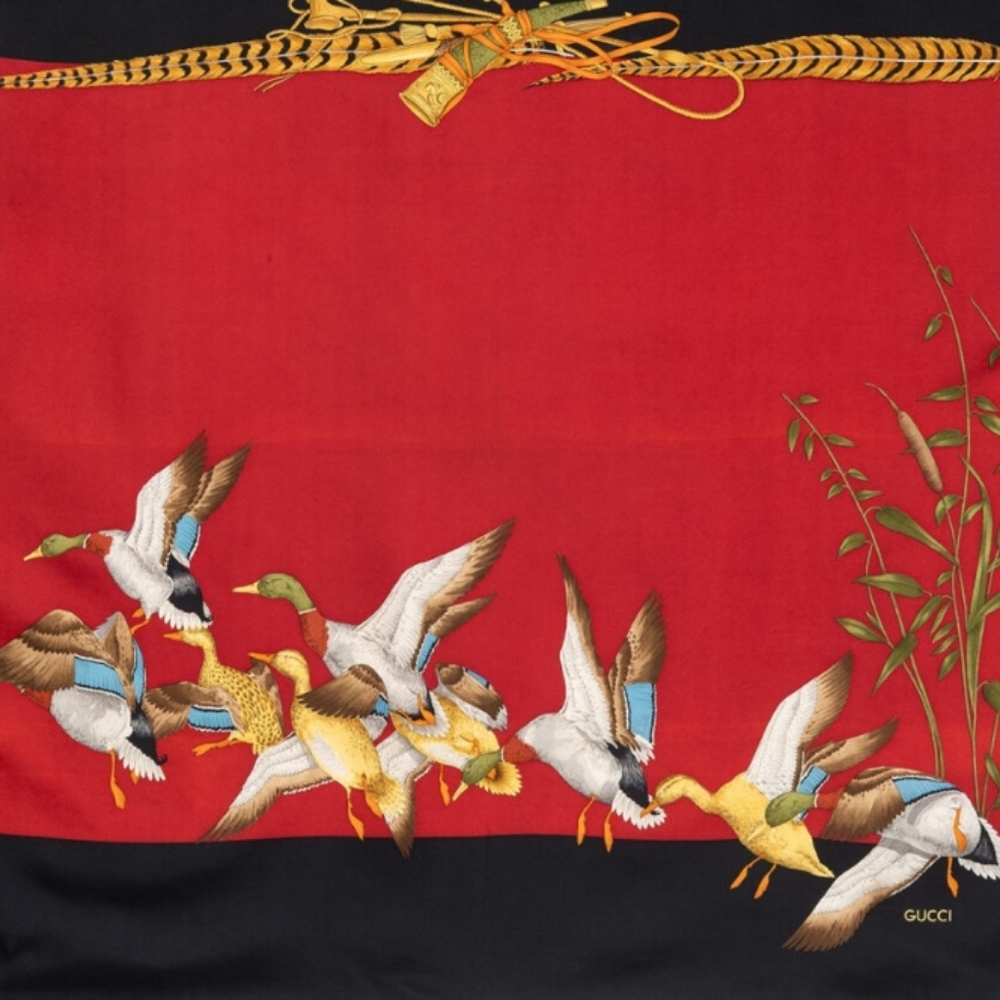 Vintage GUCCI Italy Silk Scarf RARE “Ducks in Flight” Red Navy Wildlife Hunting - Picture 8 of 13